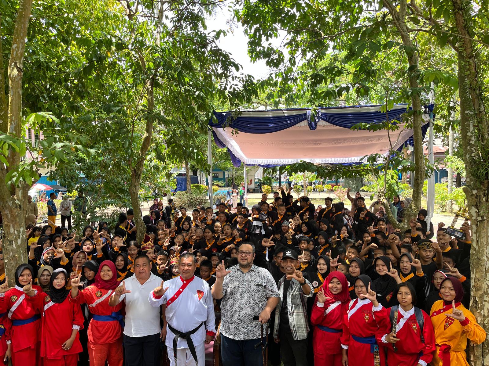 Juara 1 umum Festival Seni Pencak Silat Dewan Kesenian Lahat ke 1 tahun 2025 antar kabupaten Lahat, Muara Enim, Empat Lawang, Pagar Alam.
